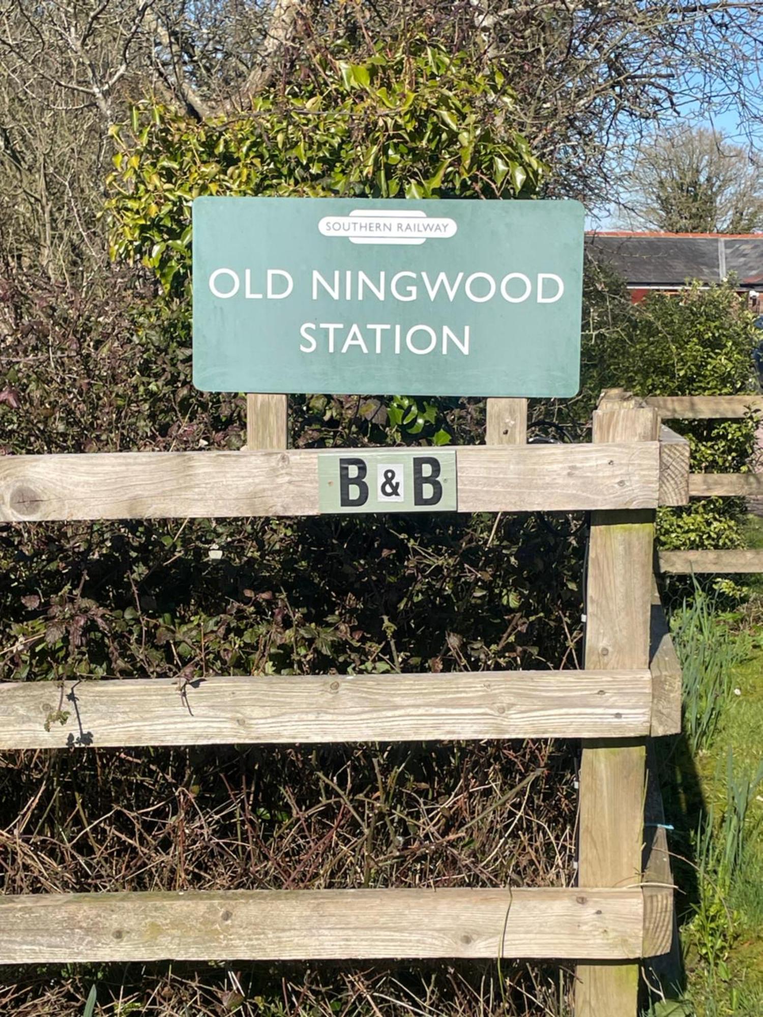 Old Ningwood Station Bed & Breakfast, Ningwood, Isle Of Wight Po41 0Tg Brook Kültér fotó