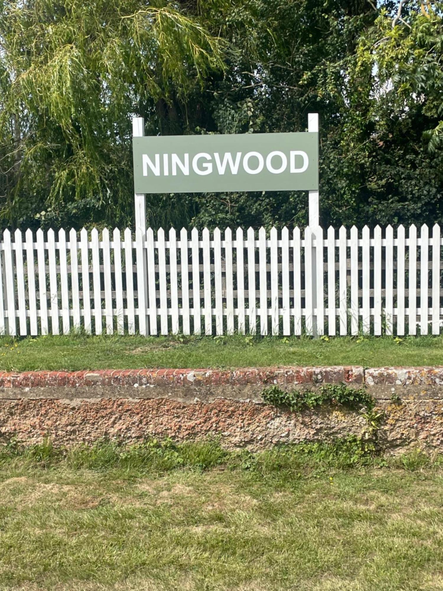 Old Ningwood Station Bed & Breakfast, Ningwood, Isle Of Wight Po41 0Tg Brook Kültér fotó
